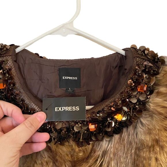 Express NEW faux fur vest embellished jeweled neckline size LARGE - Picture 2 of 5